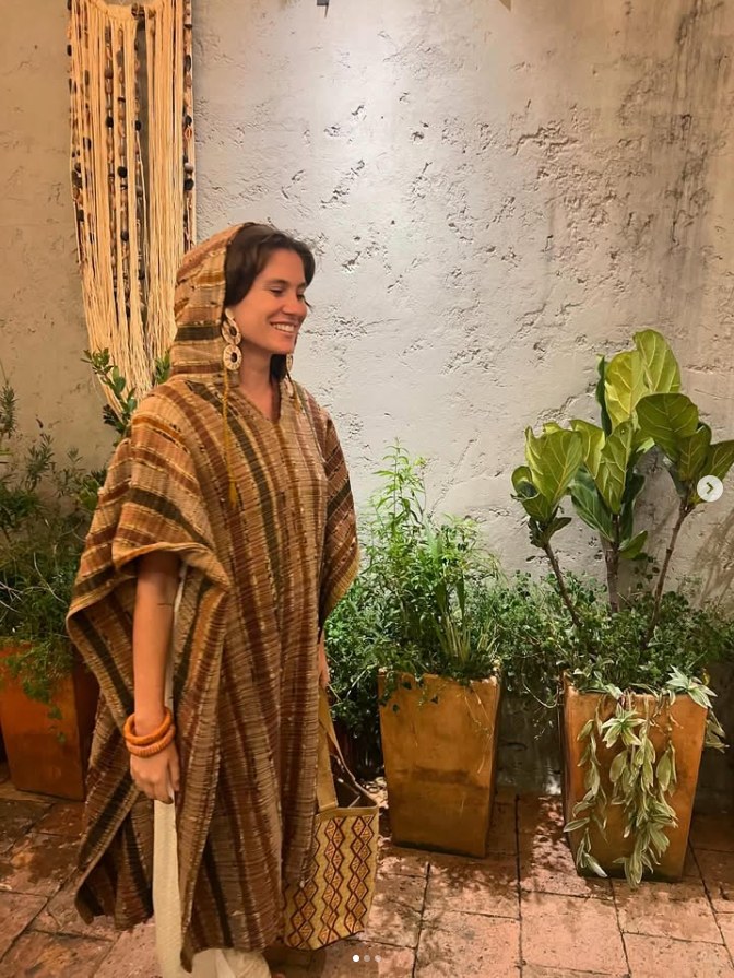 Ruana tejida a mano, en la galería