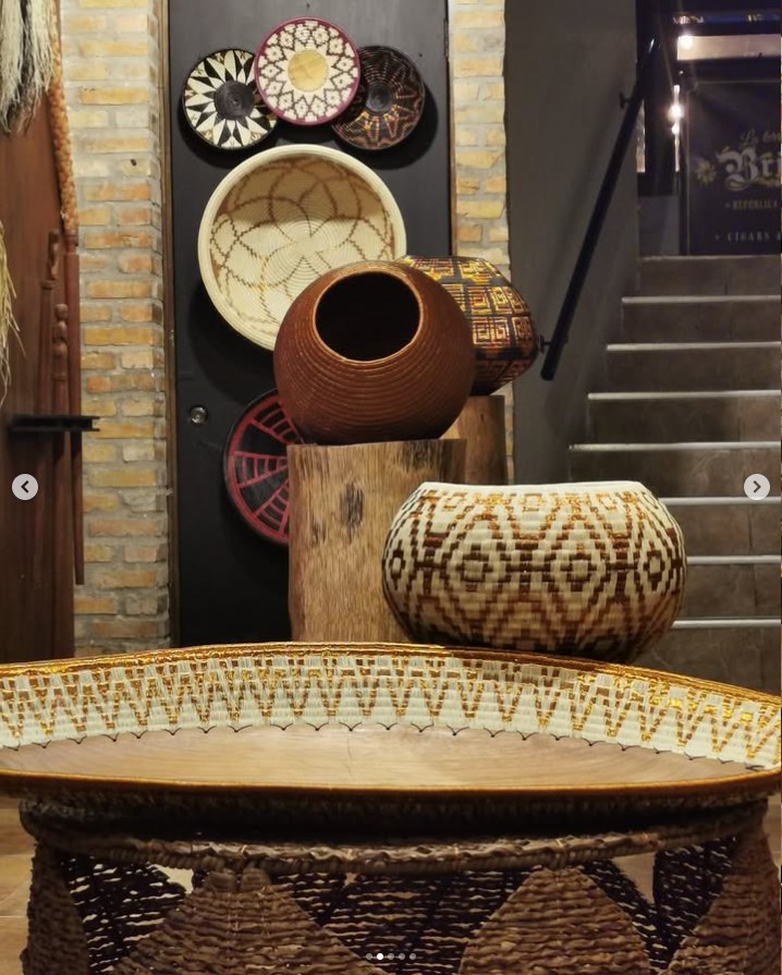 Cestería y cerámica en la galería de Usaquén, Bogotá